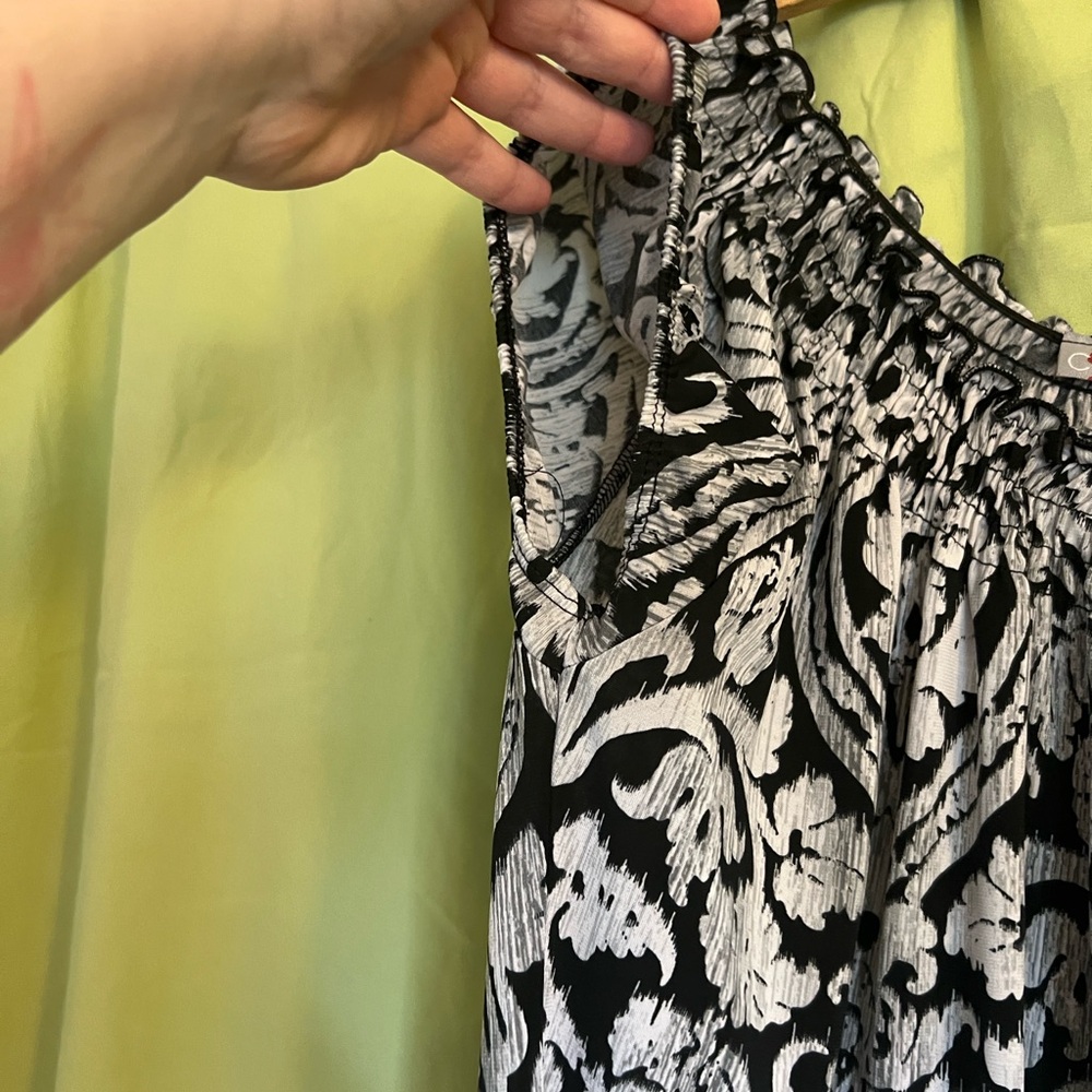 Carol Rose Black and Gray Floral Blouse - Picture 6 of 7